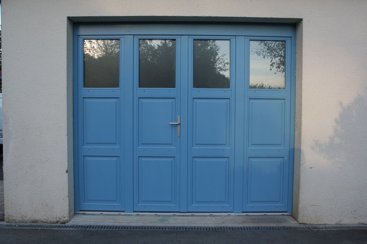 Porte de garage bleue