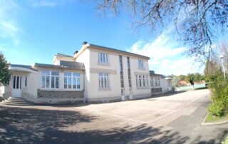 Nouveau menuiserie bois en rénovation pour école et crèches