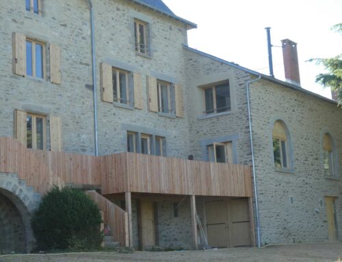 Fenêtre en bois et porte en bois, comment redonner vie aux bâtiments anciens avec excellence ?