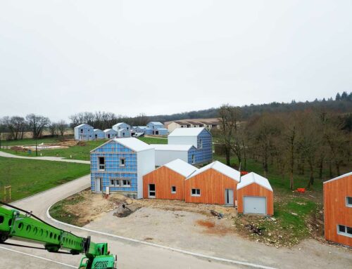 Menuiseries bois pour 12 maisons en ossature bois.