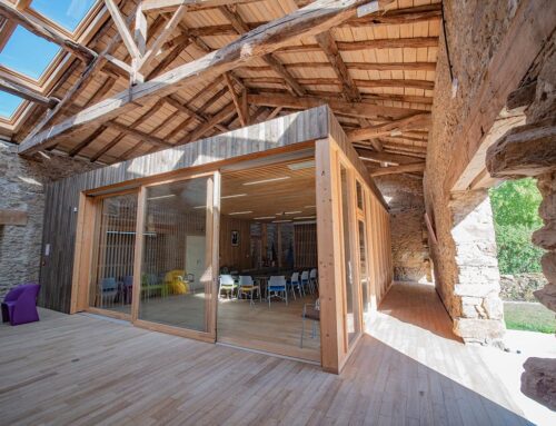 Fabricant de menuiseries bois bas carbone : Fenêtres bois sur mesure.